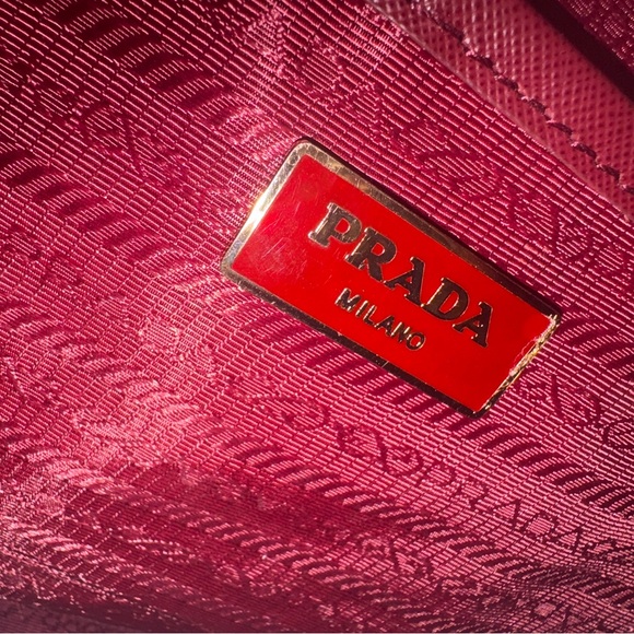 Prada Saffiano Galleria Double Zip Tote. Barely used. Like new Condition. - Picture 8 of 16